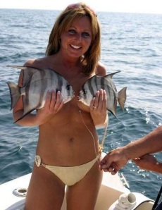topless_girl_fishing_pic_5