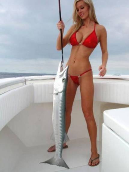 girls-fishing-bikini-15